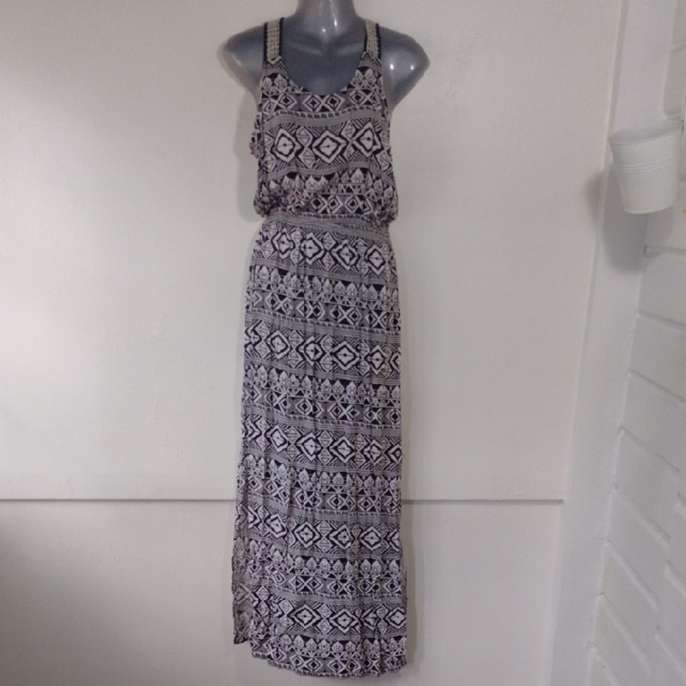 Sleeveless Black & White Geometric Maxi Dress Mesh Back